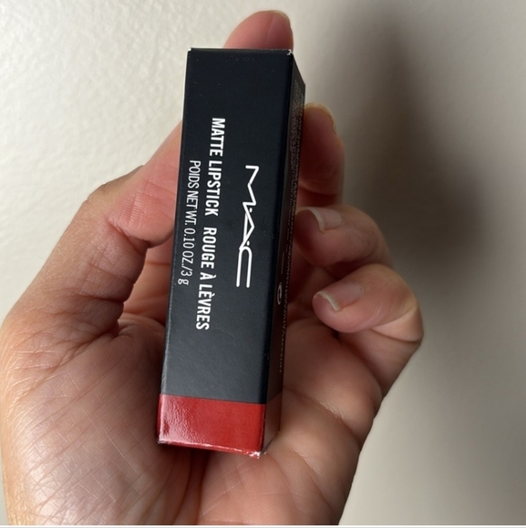 Mac Matte Lipstick in Chili - NIB - Picture 5 of 5